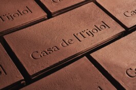 Ana Fernandes is a Brand Manager & Producer based in Porto, Portugal.