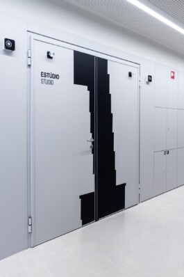 Ana Fernandes is a Brand Manager & Producer based in Porto, Portugal.