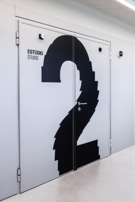 Ana Fernandes is a Brand Manager & Producer based in Porto, Portugal.